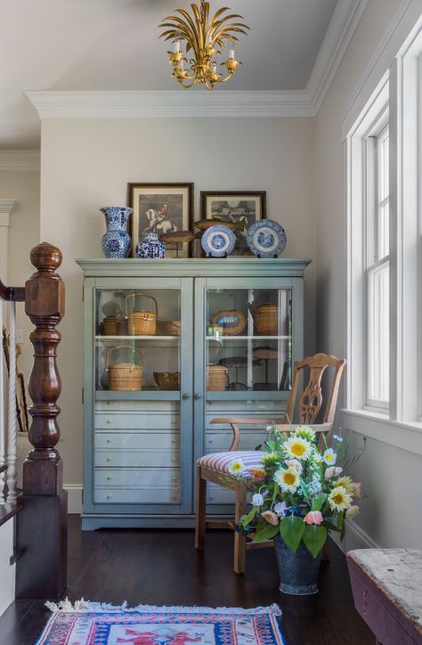 Eclectic Cabin, Cape Cod Interiors, Cape Cod House Interior, Cape Cod Towns, New England Interior, England Cottage, New England Cottage, Nantucket Cottage, Cape Cod Cottage