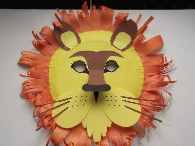 A home made paper plate lion mask with features like the real animal. Paper Plate Lion, Paper Plate Masks, Diy Paper Art, Lion Craft, Paper Plate Crafts For Kids, Animal Face Mask, Lion Mask, Masks Crafts, Paper Plate Crafts