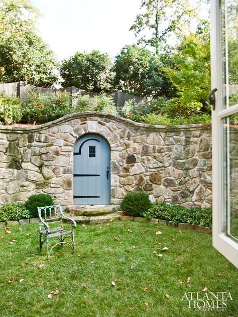 Atlanta cottage - gate! Diy Retaining Wall, Stone Walls Garden, Southern Cottage, Garden Walls, Root Cellar, Garden Types, Walled Garden, Gardening Diy, Charming Garden