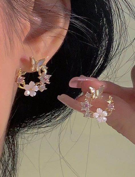 Fakta Virgo, Ethereal Jewelry, Body Decor, Pretty Ear Piercings, Pretty Jewelry Necklaces, Korean Jewelry, Jewelry Accessories Ideas, Girly Accessories, Jewelry Fashion Trends