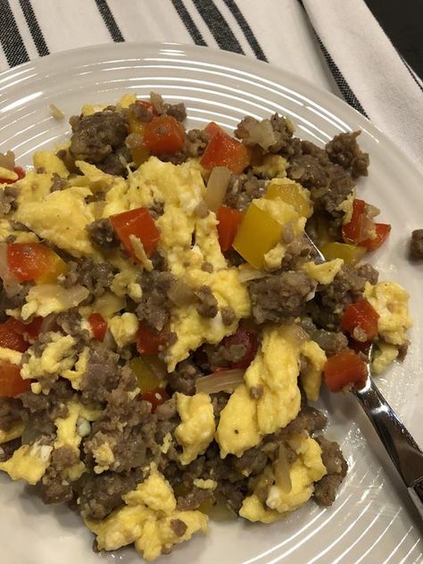 Sausage Onions And Peppers, Eggs With Sausage, Paleo Breakfast Sausage, Gluten Free Freezer Meals, Weekday Recipes, Breakfast Diet, Sausage Peppers And Onions, Sausage Peppers, Scrambled Eggs Recipe