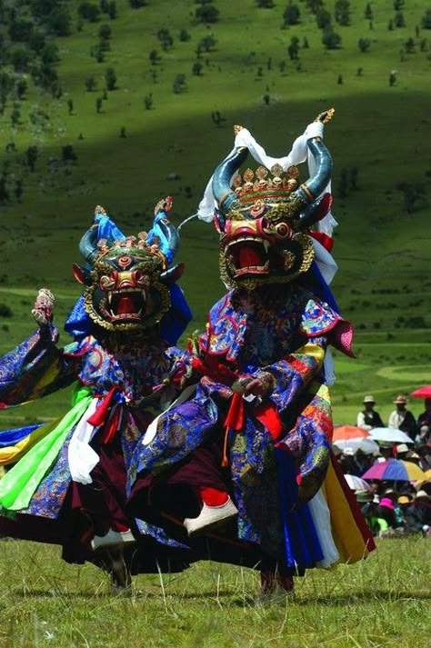 Arte Alien, Festivals Around The World, Tibetan Art, Buddhist Monk, Tibetan Buddhism, Tibetan Buddhist, Bhutan, Dalai Lama, People Of The World