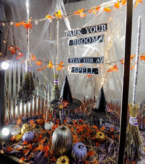 Halloween Witch Window Display, Halloween Retail Window Display Ideas, Halloween Retail Window Display, Halloween Boutique Window Display, Halloween Displays Retail, Retail Halloween Displays Store Windows, Metaphysical Shop Window Display, Halloween Store Display, Halloween Windows