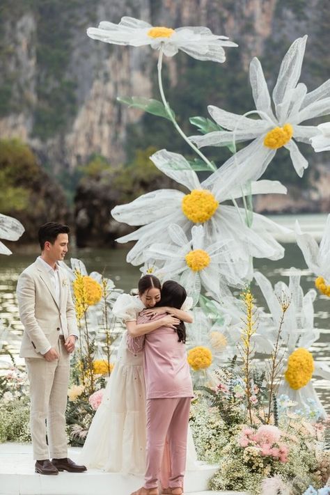 An INCREDIBLE daisy themed wedding in Thailand | Real Weddings, Wedding Inspiration | 100 Layer Cake Daisy Wedding Theme, Wedding In Thailand, Thailand Wedding, Daisy Wedding, Wedding Backdrop Design, Rainbow Wedding, 100 Layer Cake, Giant Flowers, Wedding Stage