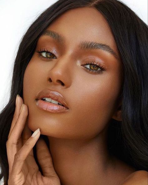 Photo via @lauramercier on Instagram Poses For Beauty Shots, Beauty Shots Black Women, Natural Beauty Photoshoot, Medium Skin Makeup, Sydney Harper, Sydney J Harper, Tan Skin Makeup, Outfit Ideas Black Women, Outfit Ideas Black