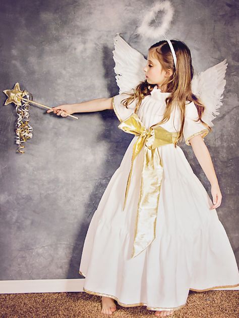 Heavenly Angel Kids' Costume | It's only natural that they'd dress the part, so why not make them a Heavenly Angel Kids' Costume! Diy Angel Costume, Kids Angel Costume, Girls Angel Costume, Angel Costume Diy, Diy Costumes Kids Boys, Diy Fantasia, Nativity Costumes, Diy Angels, Christmas Pageant