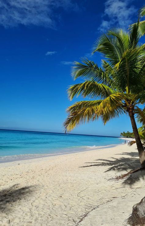 Beach Wallpaper Iphone, Beach Entry Pool, Ocean Images, Island Wallpaper, Iphone Wallpaper Sky, Sea Photography, Beautiful Scenery Pictures, Pretty Beach, Beach Wallpaper