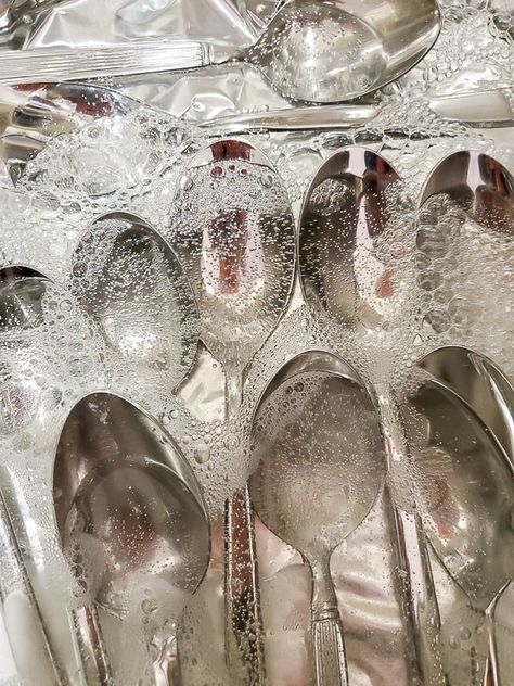 Water Stains On Stainless Steel, Cleaning Silverware With Foil, Silver Cleaner Diy Remove Tarnish, Cleaning Silverware Remove Tarnish, Cleaning Silverware, Clean Tarnished Silverware, Cleaning Tarnished Silver, How To Clean Silverware, Steel Utensils