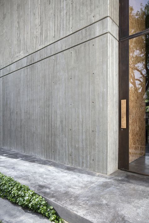 Gallery of Muse(um) House / Anderman Architects - 27 Boardform Concrete, Columns Interior, Board Formed Concrete, Concrete Garage, Garage Exterior, Metal Facade, Concrete Facade, Concrete Architecture, Concrete Building