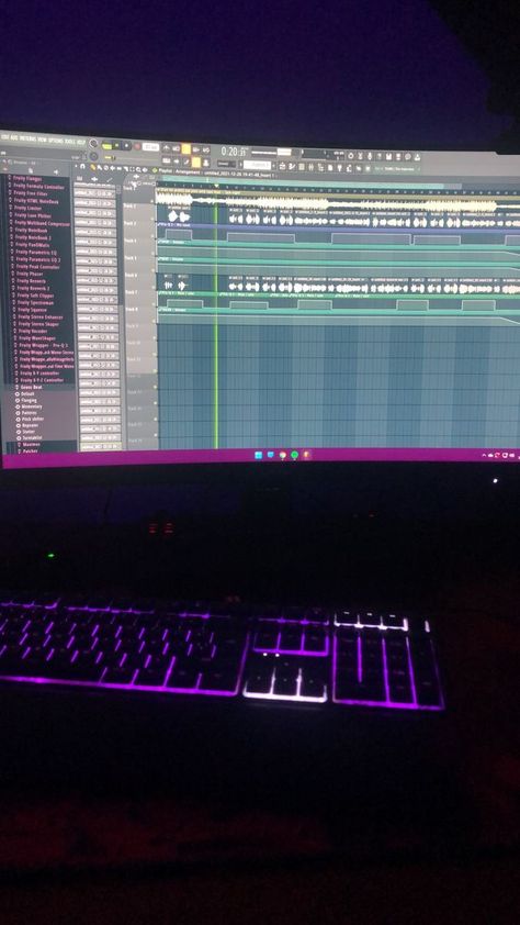 Music Studio Snapchat Story, Studio Snapchat Story, Fl Studio Wallpaper, Fl Studio Aesthetic, Music Studio Room Aesthetic, Music Producer Studio, Beaking Bad, Shower Music, Happy Movie