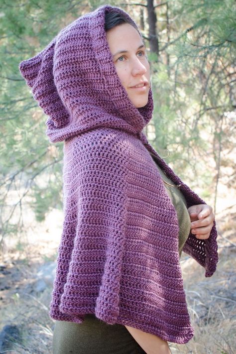 Click for video tutorial on the crochet hooded cloak. Great for Halloween costume ideas. Crochet Hooded Cloak, Crochet Cloak, Hooded Cloak Pattern, Halloween Costume Videos, Crochet Halloween Costume, Cape Crochet, Crochet Hooded Cowl, Cloak Pattern, Halloween Knitting