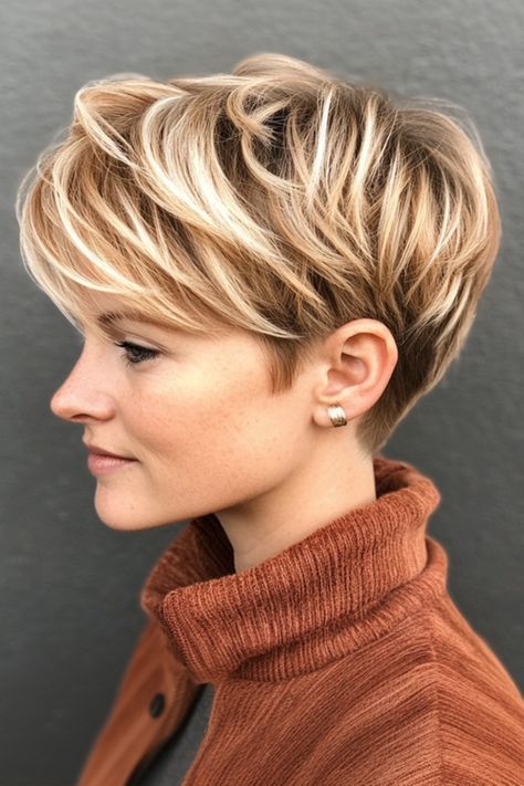 Beauty and Makeup: #beauty, #makeup, #skincare, #haircare Dimensional Blonde Pixie, Short Blonde Highlighted Hair, Ombre Pixie Hair, Pixie Haircut With Highlights, Blonde Highlights On Dark Hair Short, Pixie With Highlights, Carmel Brown Hair, Warm Blond, Pixie Cut With Highlights