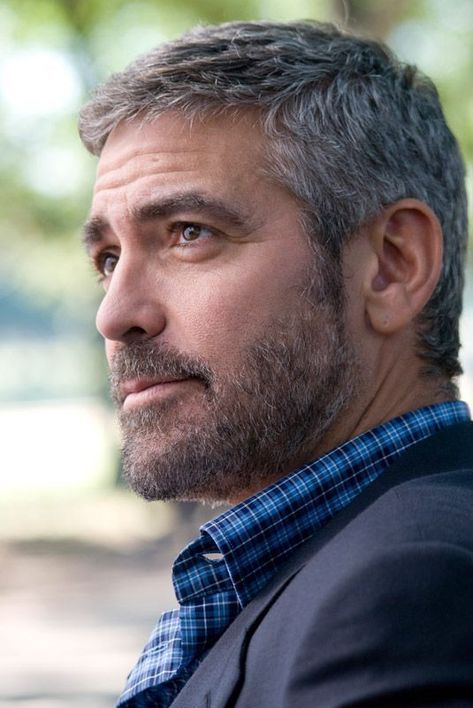 George Clooney - Burn After Reading #GeorgeClooney George Clooney Style, Older Mens Hairstyles, Grey Hair Men, Corte De Cabelo Masculino, George Clooney, Hollywood Actor, Hair And Beard Styles, Beard Styles, Grey Hair