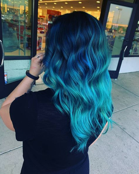 Dark Blue To Teal Ombre Hair, Turqiouse Hair, Black And Aqua Hair, Blue And Teal Hair Ombre, Teal Hair Dark Roots, Turquoise And Blue Hair, Teal Hair Color Ideas, Teal Blue Hair Color, Torquise Hair