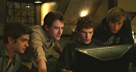 Forward Flash Episode 005: I'm CEO, bitch! | The Social Network (2010) - Fashion Grunge Social Network Movie, Mysterious Skin, 90s Films, Movie Club, Dream College, Fashion Grunge, Facebook Status, Love Film, Mark Zuckerberg