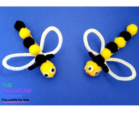 Popsicle stick bumble bees - This crafty family - Crafts for kids Popsicles Sticks, Mummy Crafts, Camping Crafts For Kids, Insects Theme, Kids Camp, Camp Crafts, Preschool Projects, Children Activities, Magnet Crafts