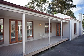 Prefab homes and modular homes in Australia: PAAL kit homes Kit Homes Uk, Kit Homes Australia, Cabin Kit Homes, Australian Homestead, Australian Country Houses, Weatherboard Exterior, Farm Retreat, Homestead Style, Cottage Kits