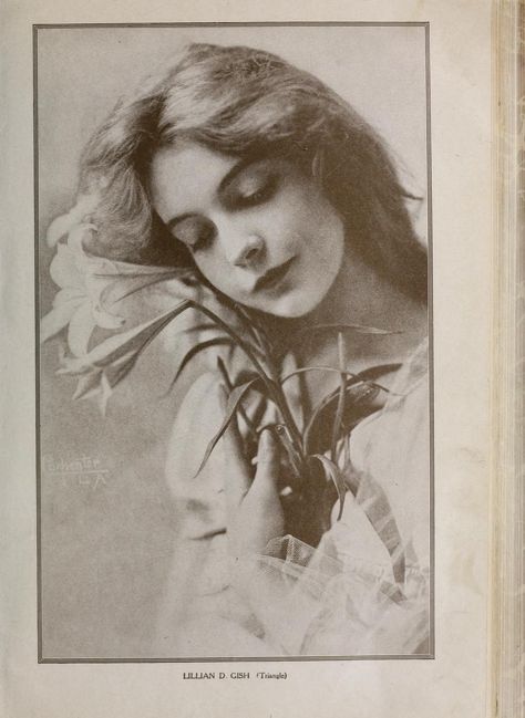 Dorothy Gish, Modern Images, Lillian Gish, Spring Portraits, Old Portraits, Old Photography, Foto Art, Female Photographers, Vintage Portraits