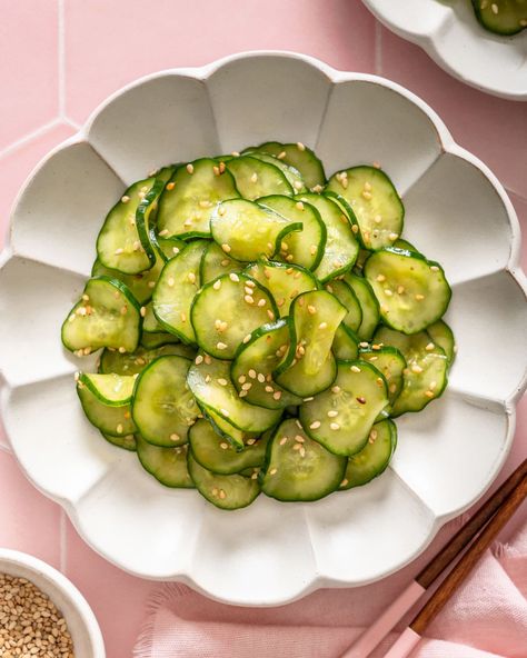 Sunomono Salad (Japanese Cucumber Salad) Sunomono Recipe, Sunomono Salad, Salad Japanese, Tuna Sushi Rolls, Japanese Cucumber Salad, Japanese Side Dish, Cucumber Varieties, Japanese Salad, Japanese Cucumber