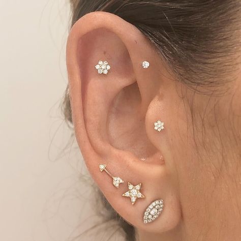 Piercings Minimalist, Multiple Ear Piercing, Curated Ear, Double Piercing, Tragus Stud, Maria Tash, Multiple Ear Piercings, Cute Ear Piercings, Cute Piercings