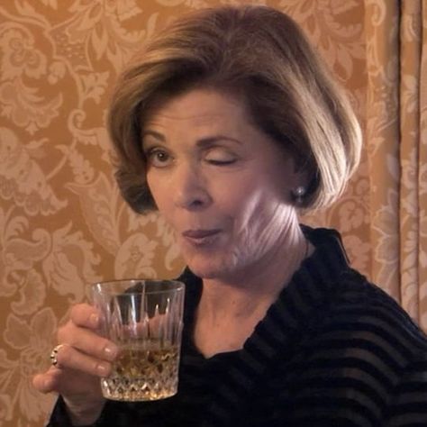 Arrested Development Quotes, Jessica Walter, Favorite Tv Characters, Arrested Development, Morning Humor, Tv Characters, Inside Jokes, Parenting Advice, A Woman