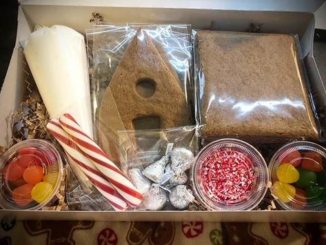 Gingerbread house kit Gingerbread House Kit, Ginger Bread House Diy, Ginger House, Edible Christmas Gifts, Gingerbread Diy, Gingerbread House Kits, Cookie House, Gingerbread House Decorations, Cookie Kit