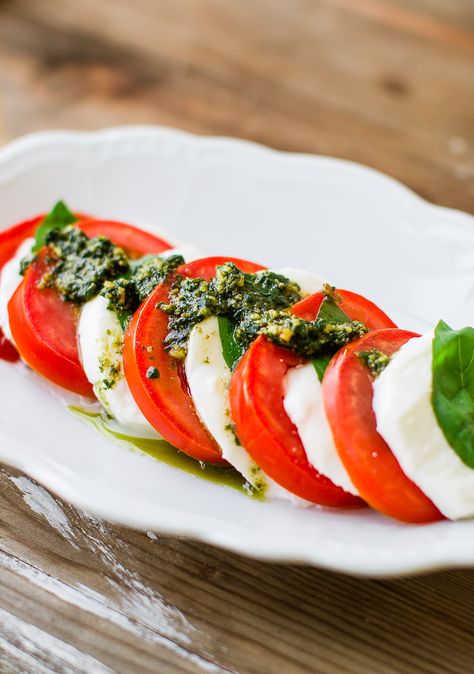 Caprese Salad With Pesto, Ensalada Caprese, Caprese Recipes, Caprese Salad Recipe, Pesto Dressing, Juicy Tomatoes, Pesto Sauce, Fresh Mozzarella, Caprese Salad