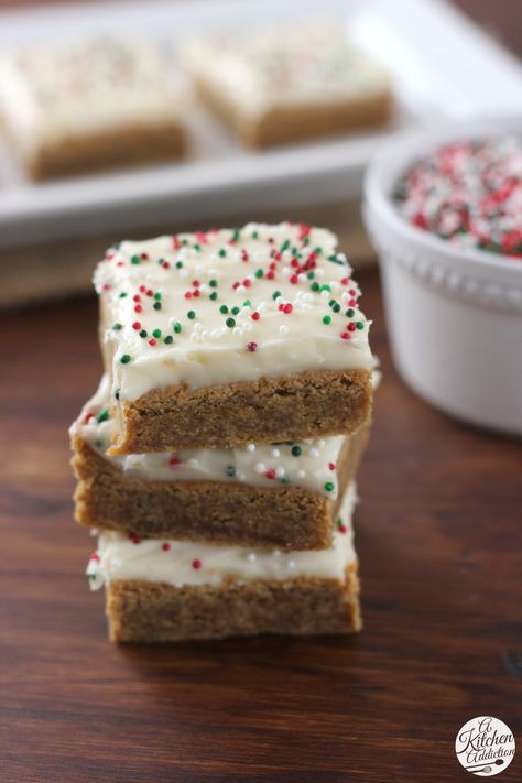 Soft, Chewy Gingerbread Cookie Bars with Eggnog Cream Cheese Frosting from @akitchenaddict Gingerbread Bars, Gingerbread Cookie Bars, Gingerbread Dessert, Chewy Gingerbread Cookies, Cream Cheese Frosting Recipe, Gingerbread Cookie, Cookie Bar Recipes, Bars Recipe, Christmas Cooking