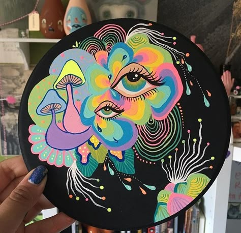 Painting Ideas 2023, Vinyl Record Art Ideas, Painted Records, Vinyl Paintings, Art Yarn Weaving, Vinyl Art Paint, Easy Acrylic Painting Ideas, Record Painting, Art Vibe