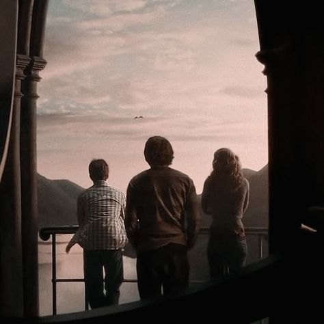 Photo Harry Potter, Gryffindor Aesthetic, Harry Potter Wall, Harry Potter Scene, Harry Potter Images, Images Harry Potter, Ron And Hermione, Hogwarts Aesthetic, Golden Trio