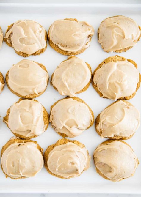 Caramel Frosting Recipe, Frosted Pumpkin Cookies, Cookies With Frosting, Cookies With Caramel, Iced Pumpkin Cookies, Lemon Bar Cookies, Soft Pumpkin Cookies, Pumpkin Cookie Recipe, Caramel Icing