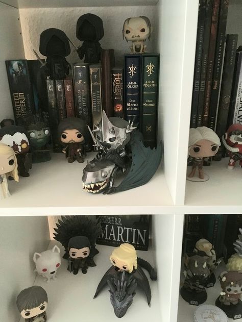 Game Of Thrones Bedroom, Funko Display Ideas, Funko Pop Display Ideas, Collection Display Shelves, Funko Pop Shelves, Funko Pop Display, Nerd Room, Nerd Games, Figurine Display