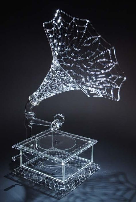 Network Victrola by Robert Michelsen, 2009. Lampworked borosilicate glass. Instruments Art, Ice Art, Snow Sculptures, Snow Art, Sand Sculptures, Glass Sculptures, Ice Sculptures, Crystal Figurines, Gorgeous Glass