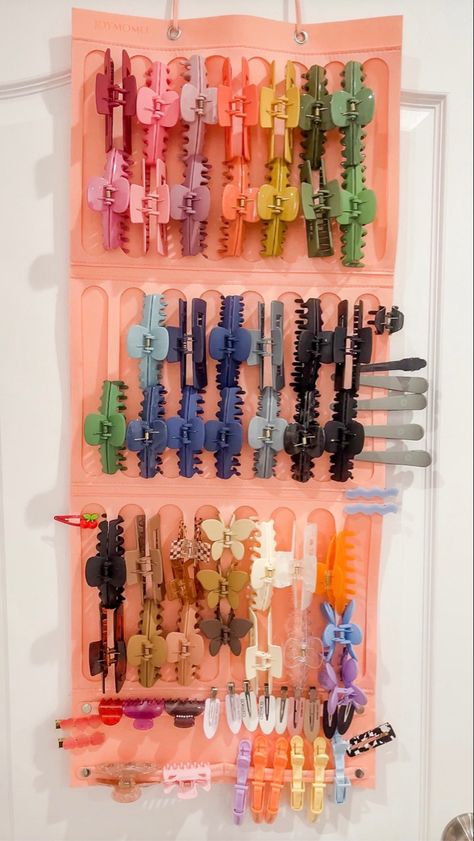 Hair Storage Accessories, Hair Claw Clip Organizer, Ways To Store Claw Clips In Your Room, Hair Claw Clip Organization, Diy Claw Clip Holder, Claw Clip Organizer Storage Ideas, Claw Clip Organizer, Claw Clip Storage, Hair Clip Storage Large