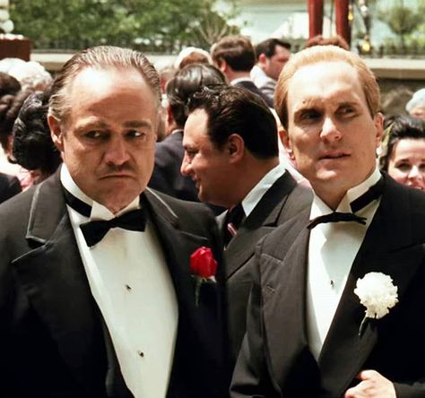 Vito Corleone & Tom Hagen - The Godfather Tom Hagen, Mafia Movies, The Godfather Wallpaper, Corleone Family, Don Vito Corleone, Vito Corleone, Don Corleone, Godfather Movie, Gangster Films