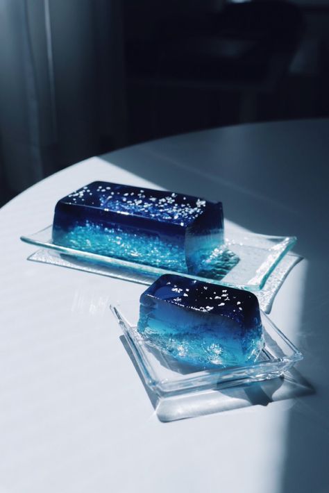 Ice Blue Cake, Galaxy Pancakes, Futuristic Food Ideas, Jello Cocktails, Ocean Desserts, Blue Jello, Food Art Painting, Blue Desserts, Kawaii Cooking