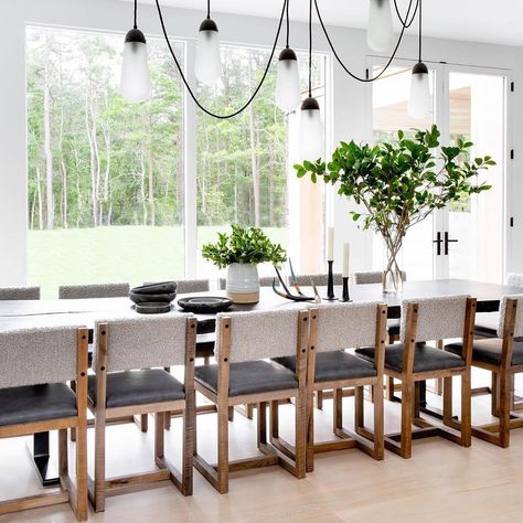 Tamara Magel on Instagram: “Can’t wait until we can use all these seats again ... East Hampton Project light : @apparatusstudio photo: @rikkisnyder ...#family…” Tamara Magel, Thanksgiving Dining Room, Minimal Dining, Dining Room Trends, Hamptons Dining, Hamptons New York, Scandinavian Dining Room, Dining Room Paint Colors, Townhouse Interior