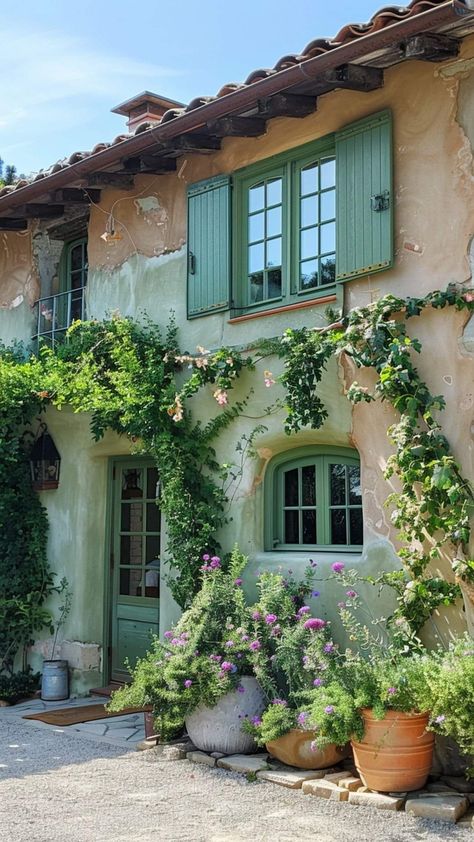 Small Italian House Exterior, Small Italian House, Italian Facade, Italian House Exterior, Mediterranean Exterior Design, Italian Farm, Small House Inspiration, French Holiday, Small Country Homes