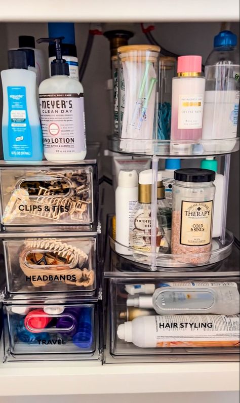 Dorm Bathroom Organization, Small Bathroom Organization Ideas, Bathroom Organization Ideas, Bathroom Sink Organization, Bathroom Counter Organization, Bathroom Drawer Organization, Bathroom Storage Hacks, Dorm Bathroom, Small Bathroom Organization