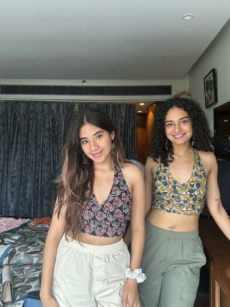 BFF GOALS! Twinning is winning >> Bff Twinning Outfits, Indian Print Tops, Kerala Trip Outfits Women, Ethnic Tops For Women, Indian Tops With Jeans, Ethnic Tops For Jeans, Casual Ethnic Outfits, Casual Outfit For College, Boho Look Indian