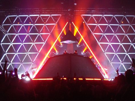 Daft Punk | Pyramid' Stage | Stage Lighting Design Coachella Stage, Pyramid Stage, Punk Concert, Stage Lighting Design, Neon Typography, Festival Stage, Dj Stage, Alvin Ailey, Stage Set Design