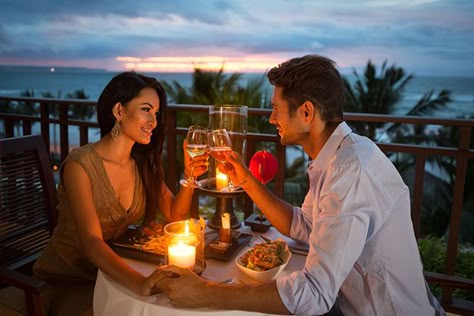 35 Romantic Date-Night Ideas for Married Couples Hawaii Honeymoon Packing List, Couples Dining, Couples Dinner, Taurus Man, Romantic Night, Candle Light Dinner, Date Dinner, Romantic Dates, Romantic Dinners