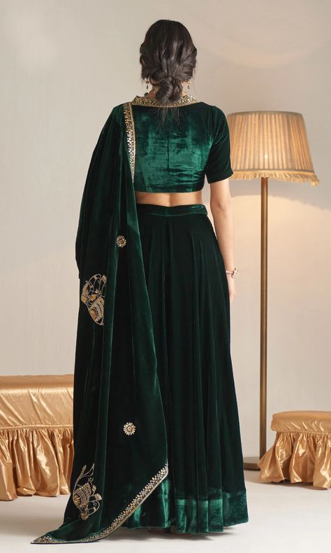 Green Velvet Lehenga, Velvet Blouse Design, Emerald Green Fabric, Shawl Neckline, Dabka Work, Indian Dress Up, Blouse Lehenga, Simple Lehenga, Traditional Blouse Designs