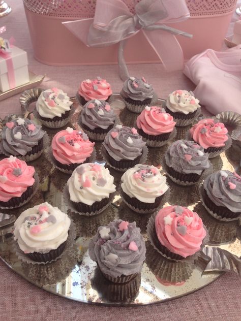 Pink And Grey Baby Shower Ideas, Baby Shower Sheet Cakes, Baby Shower Cupcakes For Girls, Silver Cupcakes, Elephant Cupcakes, Baby Shower Background, Baby Shower Safari Theme, Pastel Baby Shower, Grey Baby Shower