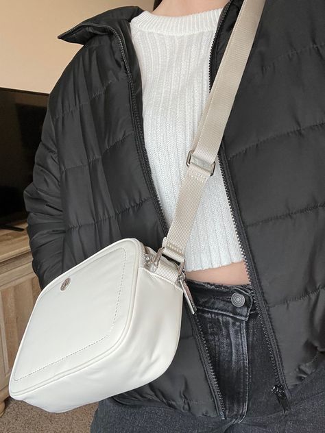 White Sling Bag Outfit, Crossbody Bags Aesthetic, Lululemon Bag Aesthetic, Lululemon Camera Bag Outfit, Sling Bags Aesthetic, White Purse Aesthetic, White Crossbody Bag Outfit, Lululemon Crossbody Bag Outfit, White Aesthetic Instagram Feed