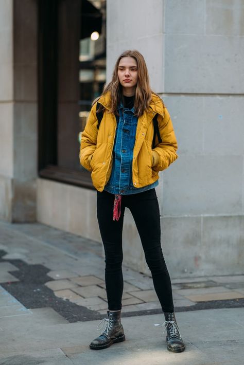 Day 3 Yellow Puffer Jacket Outfit, London Girl Style, Yellow Jacket Outfit, Puffer Jacket Outfits, Yellow Puffer Jacket, Mustard Jacket, Puffer Outfit, Ideas De Outfits, Jacket Outfit Women