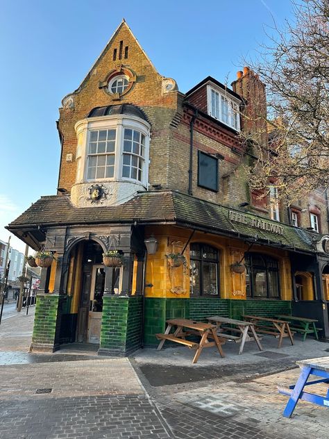 Cozy Pub, Southeast London, London Kensington, Cosy Interior, British Pub, Best Pubs, Old Pub, Log Fires, Pub Food