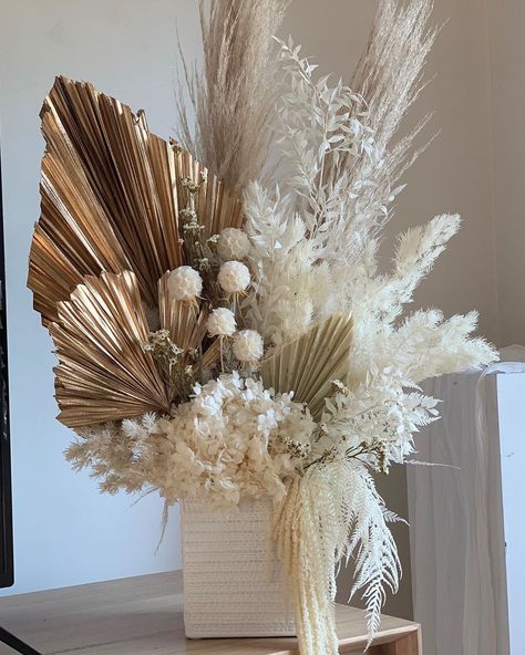 Moments & Memories (@momentsandmemoriesmelb) posted on Instagram: “Deluxe white  #pinkdriedblooms #driedflowers #everlasting #everlastingflowers #driedflowersmelbourne #melbourneflorists #florists…” • Jun 27, 2020 at 11:33pm UTC Pampas Centerpiece, Palm Bouquet, Paper Floral Arrangements, Flowers Neutral, Boho Centerpiece, Wedding Neutral, Wedding Cake Flowers, Dried Botanicals, Boho Wedding Cake