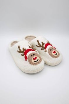 Christmas Sleepovers, Preppy Slippers, Burr Basket, Christmas Presents For Girls, Holiday Slippers, Comfortable House, Christmas Rudolph, Women In White, Christmas Fits