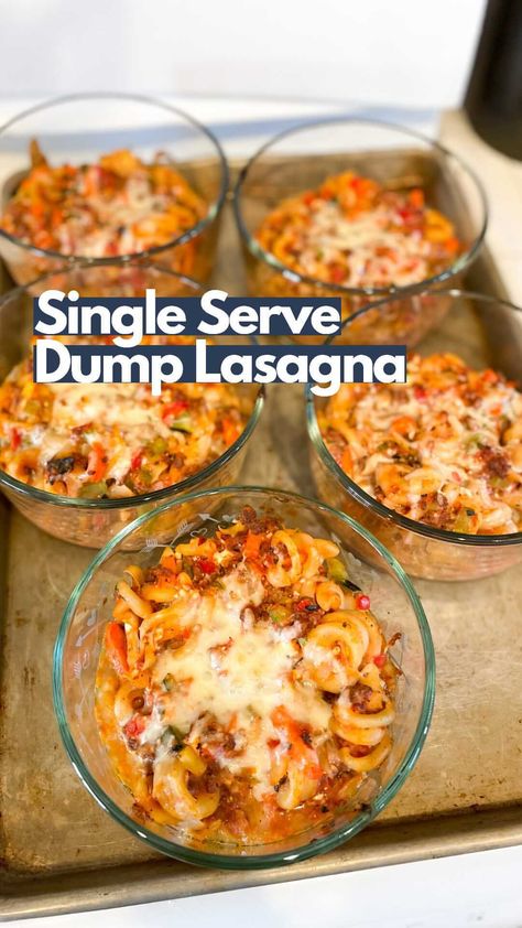 KRISTA POOL | stayfitmom.com on Instagram: “Single Serve Dump Lasagna Makes 5 servings 481cals 38.8p / 46.3c / 15.8f Ingredients: 7 oz. uncooked pasta 1 lb. ground beef (90/10) 1/2…” Single Serve Lasagna Recipe, Lasagna Dump Recipe, Single Serve Oven Meals, Single Serve Lasagna, Krista Pool Meal Prep, Stayfitmom Krista Recipes, Dump Lasagna, Single Serve Pasta, Meal Prep Lasagna